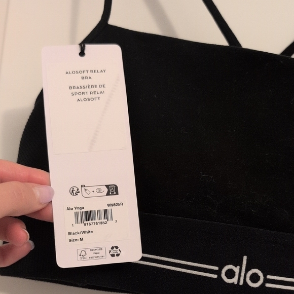ALO Yoga Relay Black and White Women's Alosoft Bra Medium - Picture 4 of 8